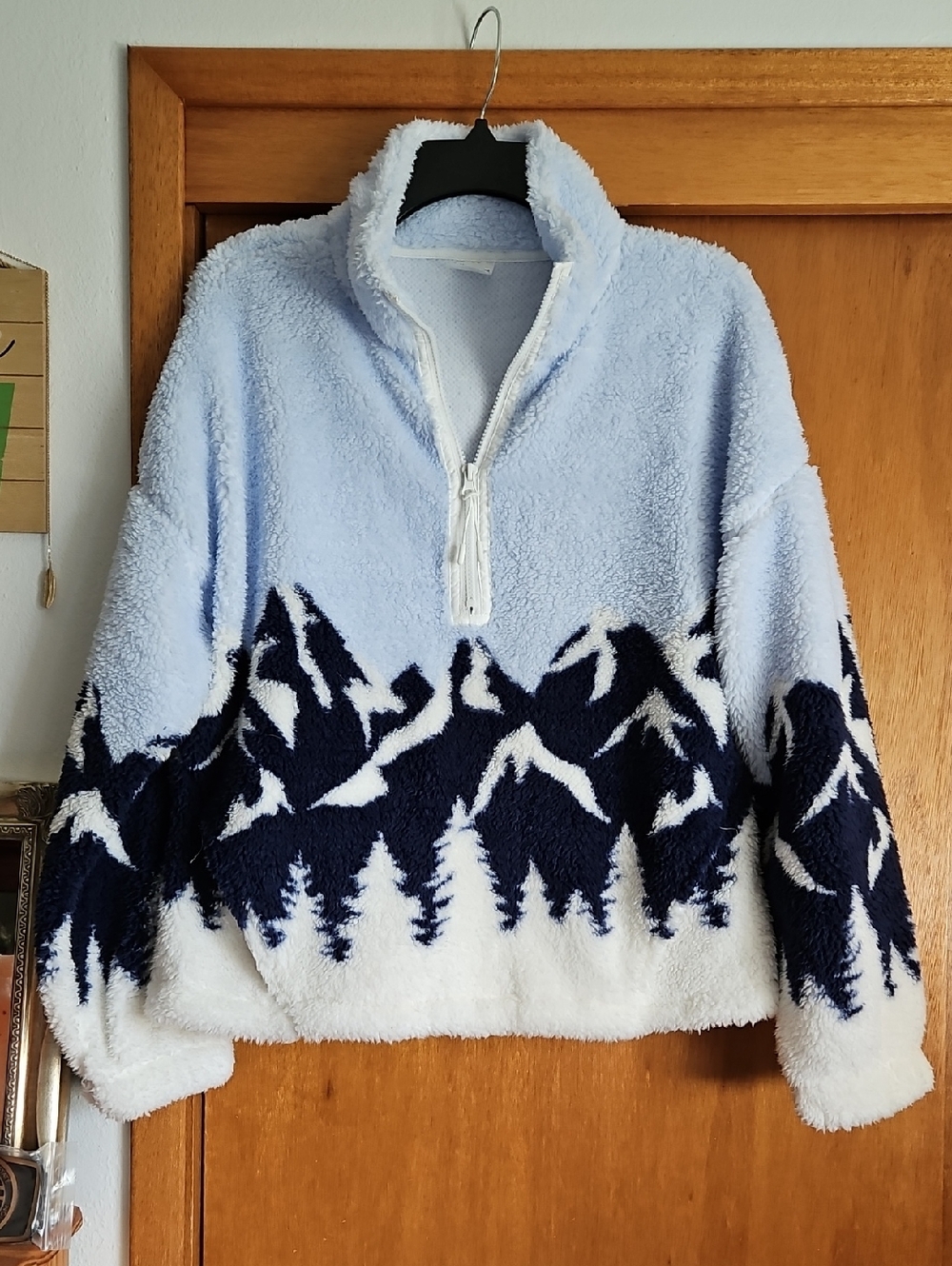 No Boundries Pullover Sz Med